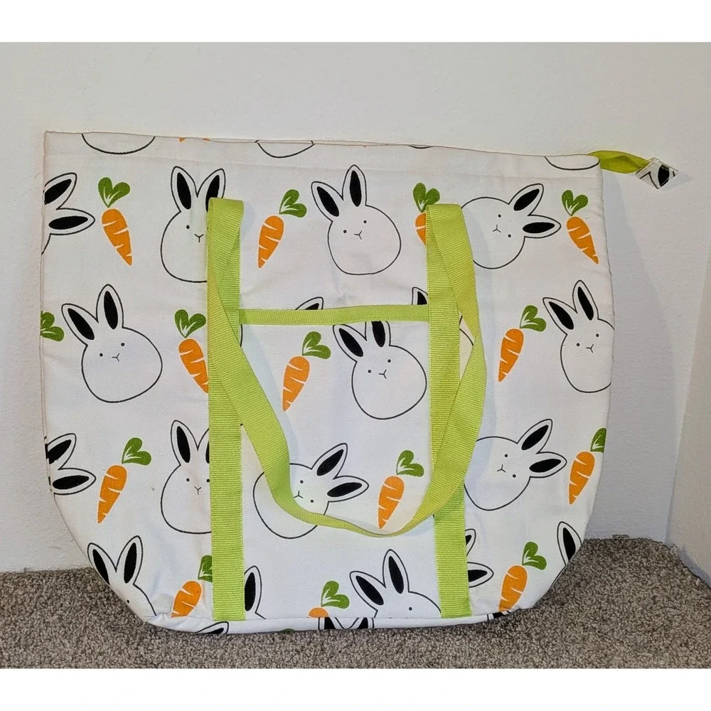 Temptations by Tara Insulated Cooler Bag White Bunny Carrot Print‎ QVC NWOT